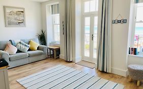 Beachfront With Balcony 1St Floor Apartment 